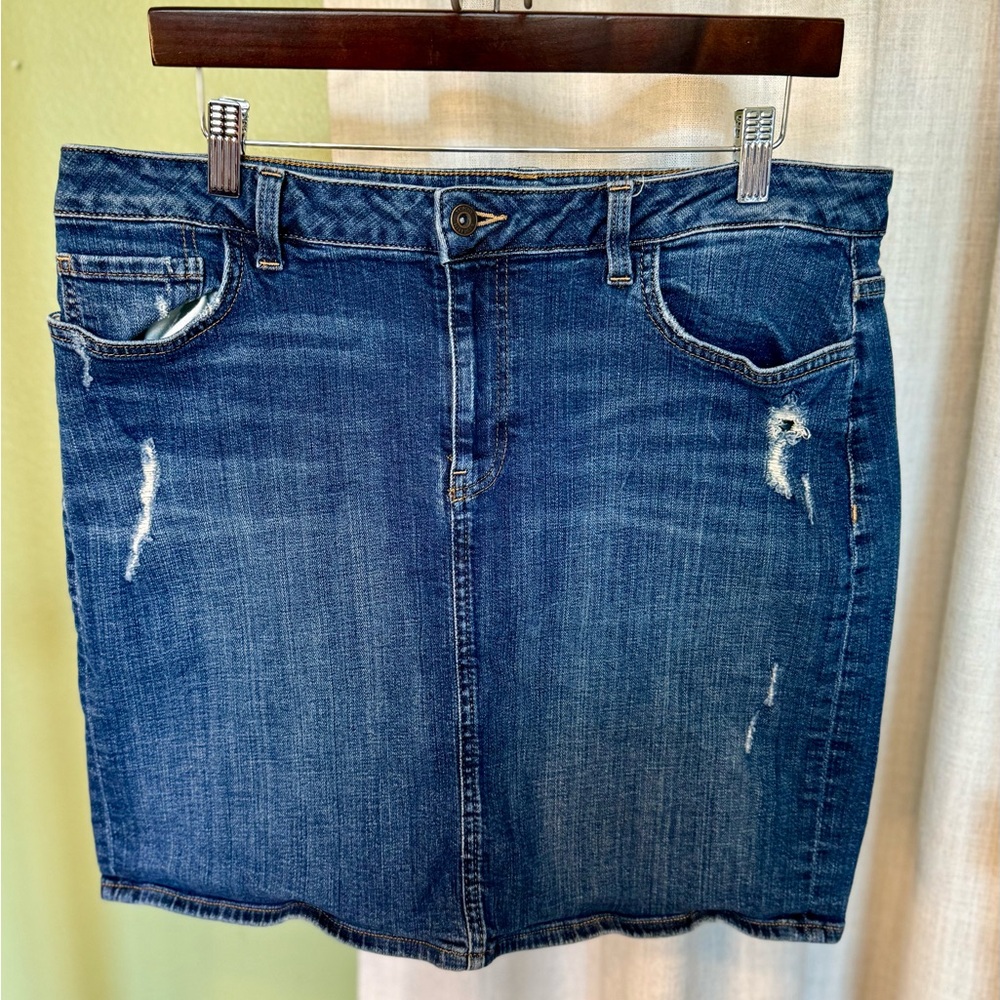 🌸TOMMY HILFIGER pre-owned Denim Blue Skirt. Size 12. WSKIRT06